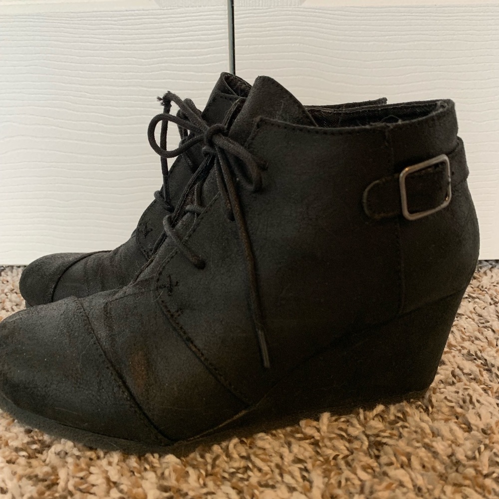 Black Wedges